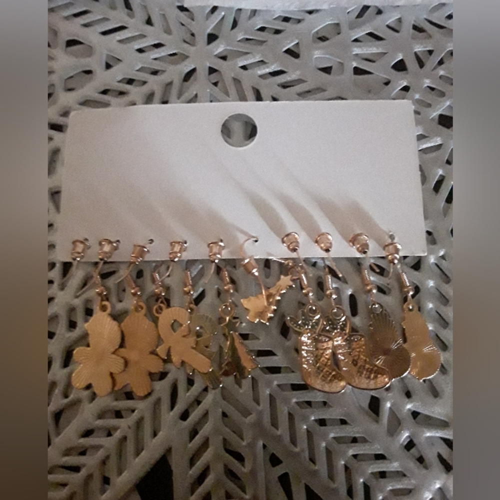 Christmas Dangle Earrings Set Of 5 Nip - image 2
